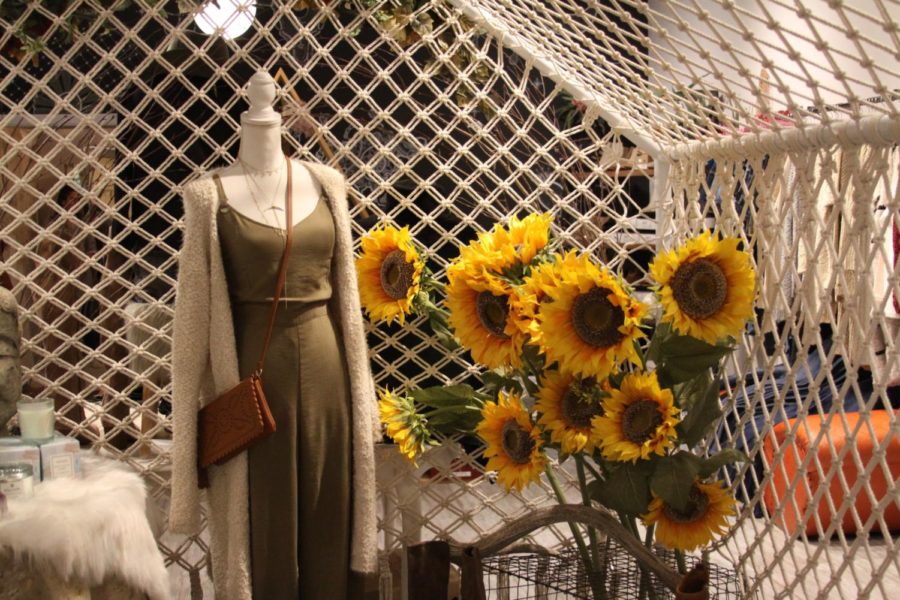 Ooh La Luxe is channelling the Van Gogh Sunflower vibe.