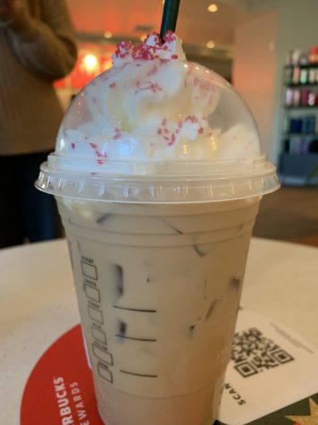 https://casarevista.com/wp-content/uploads/2022/12/Starbucks-Winter-Drink-Review-3-356x475.jpg